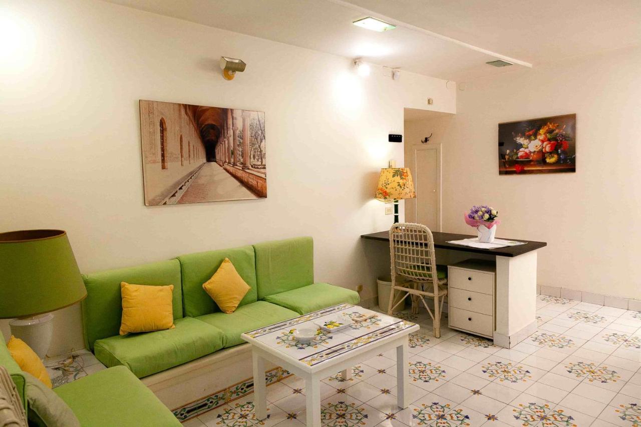 Casa Vacanze Belledonne Apartment Napoli Bagian luar foto